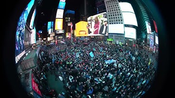 Thumbnail of Thousands of Jewish Teens sing 'Am Yisrael Chai' in NY's Times Square