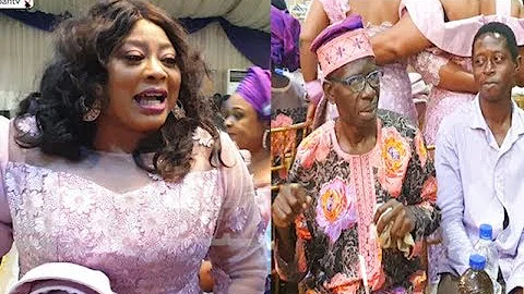 See Ayo Adesanya Gorgeous Outfit, bows to greet Veteran Actors As Pa Kasumu Show off his dance moves