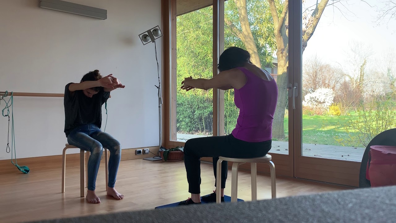 Allungamento e lavoro sulle spalle