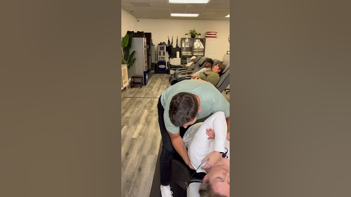 HUGE shoulder adjustments! 💪🏼 #chiropractor #cracks #adjustment #health #shoulderpain