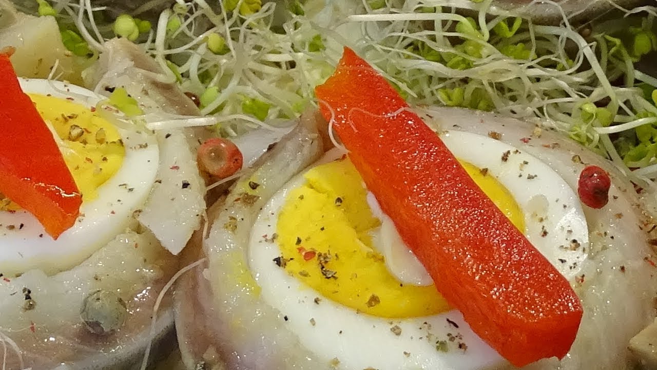 Śledź zawijany na jajku