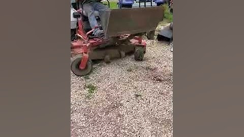 ZTR FRONT LOADER BUCKET UP CLOSE LOOK AT IT OPERATING