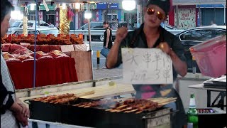23岁中国小伙，扮济公卖烤串，月入万元