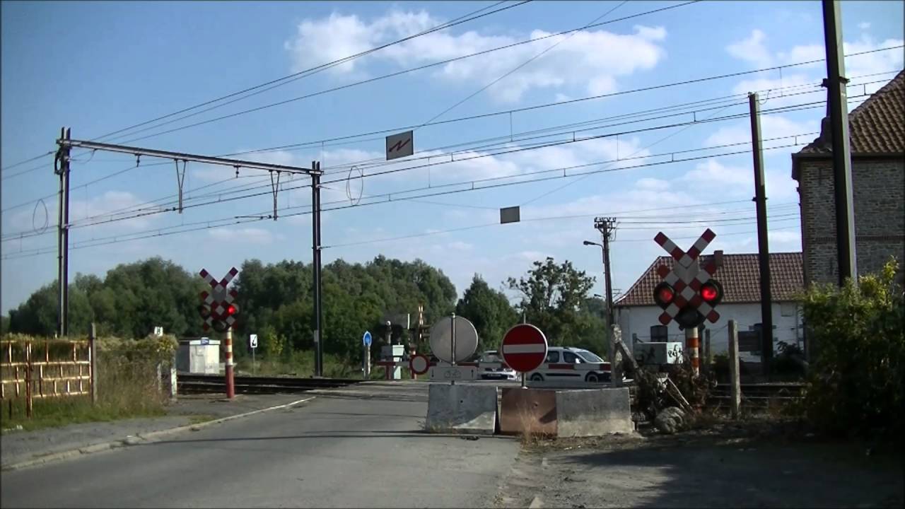 Spoorwegovergang//RR-crossing//Passage a niveau Péruwelz, Rue De La Verrerie, B