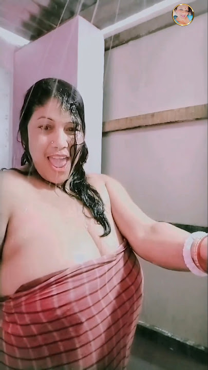Bathing vlog aunty #bathing # bhabhi bathing #sexy#shots