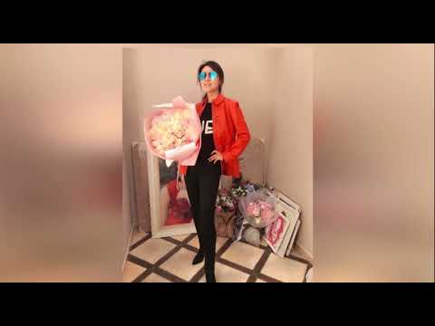 闫妮素颜口罩遮面穿着保暖 女儿粉嫩装扮陪同现身