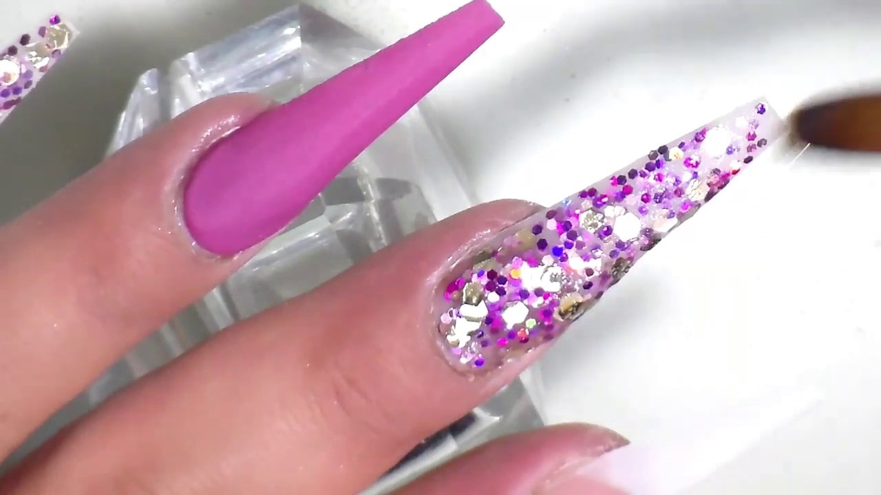 UÑAS ACRILICAS DECORADAS CON COLA DE SIRENA SUPER ELEGANTES uñas blancas