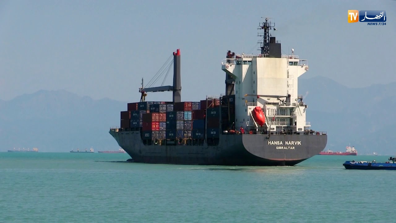 إقتناء سفن بحرية جديدة ونقص فادح في تكوين العامل البشري