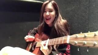 Rose Blackpink Main Gitar Sambil Nyanyi