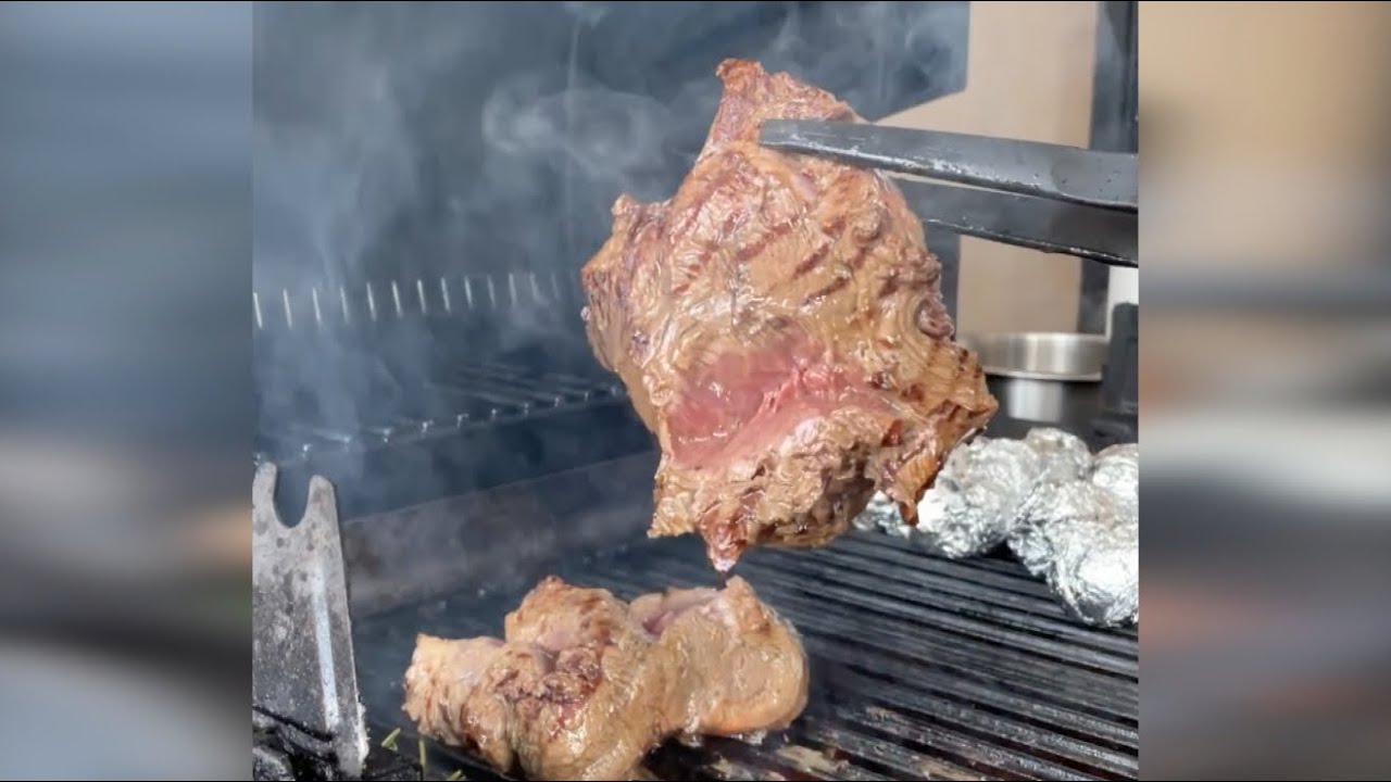 Рецепт приготування Бефстроганов з білими грибами та печеною картоплею від Сльози Вегана