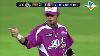 20130804 CPBL 獅 VS 犀牛 5上 希克有如神助再一次雙殺打化解危機