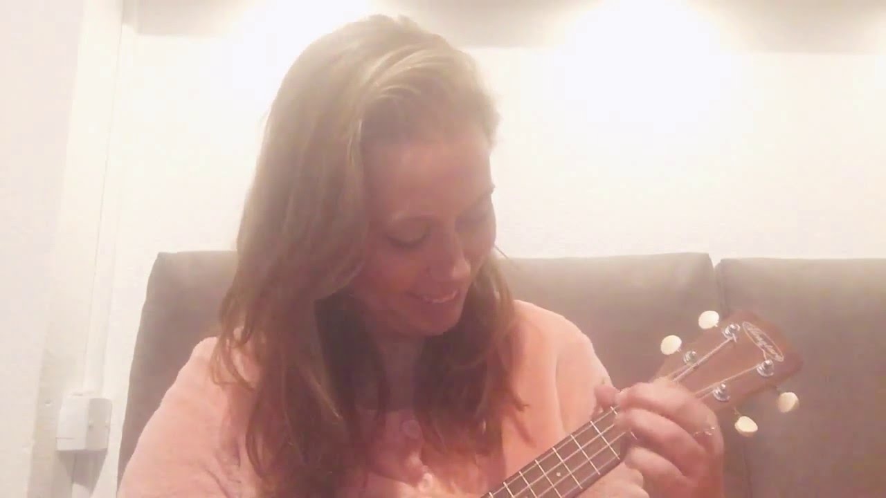 Dernière danse indila ukulele cover YouTube
