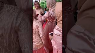 Akhir Tahun Di Jogetin Aja Besti kondangan satin dress cantik