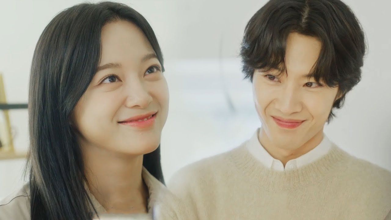 A Beautiful Saleswoman Falls for a Mind-Reader and Quits Her Job, Giving up a Promotion.