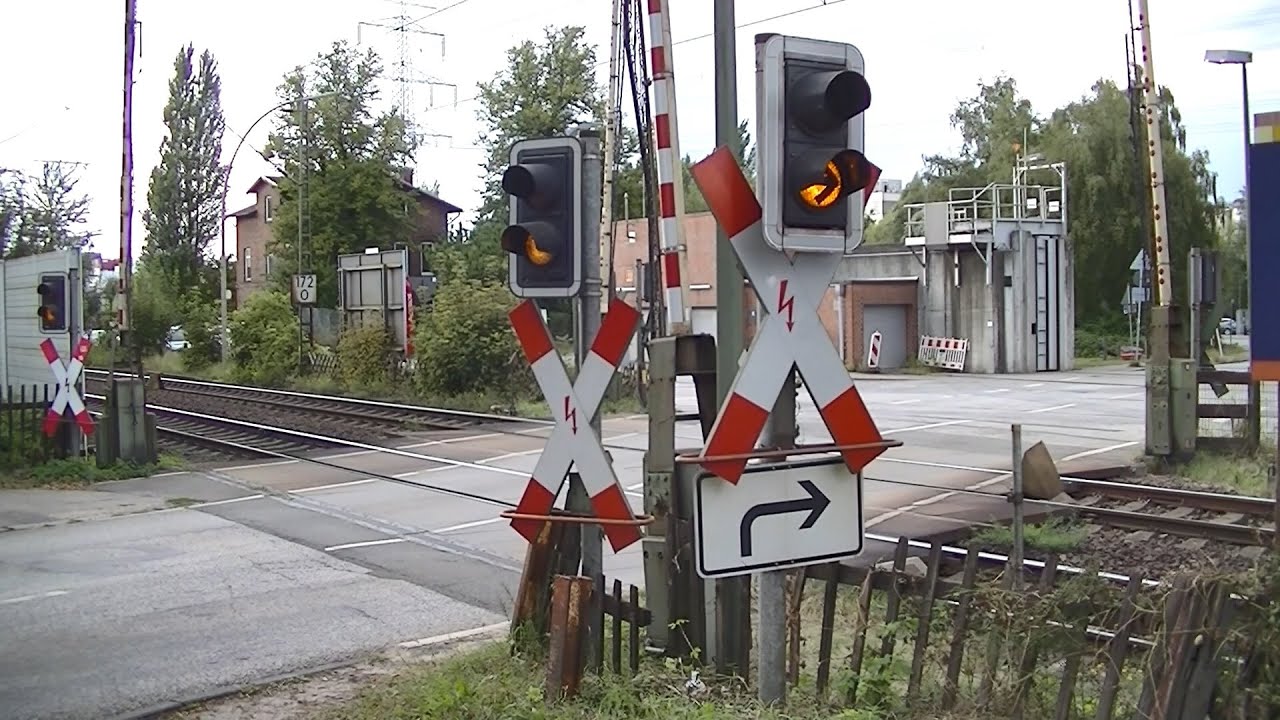 Spoorwegovergang Hamburg (D) // Railroad crossing // Bahnübergang