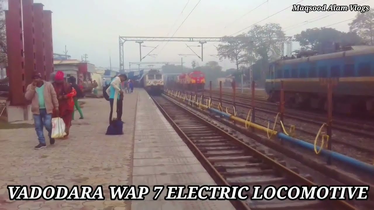 19038 AvadhExpress BarauniJunction To BandraTerminus Arrival At Narkatiaganj Jn With 30Minute Delaye