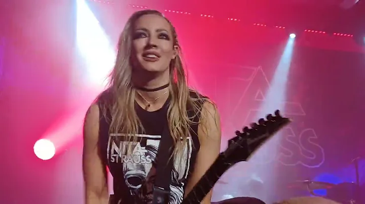 Nita Strauss-"Mariana Trench/Alegria" live at Regg...