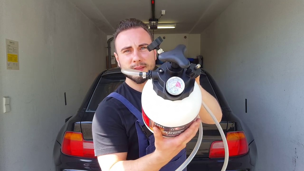 Bremsflüssigkeit wechseln mit Überdruck ohne Strom ...