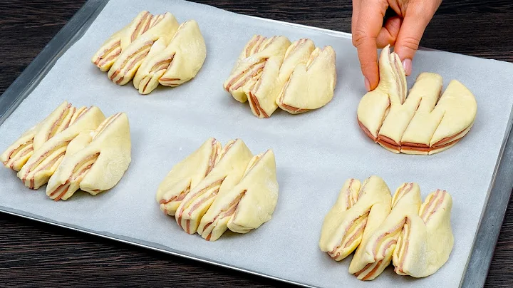 Quick appetizer in layers. You will buy all the puff pastry from the store!