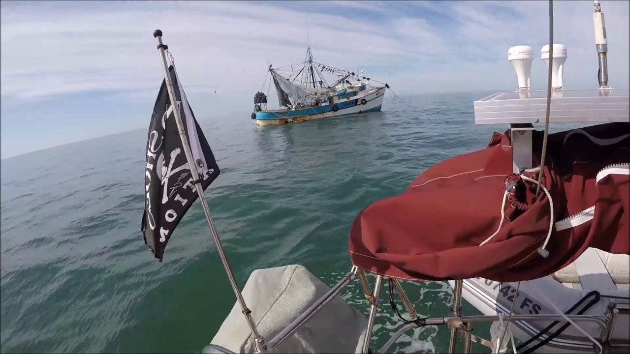 Salty Abandon #25 - Update from Marathon, Bahamas, Fixing lights on Mast