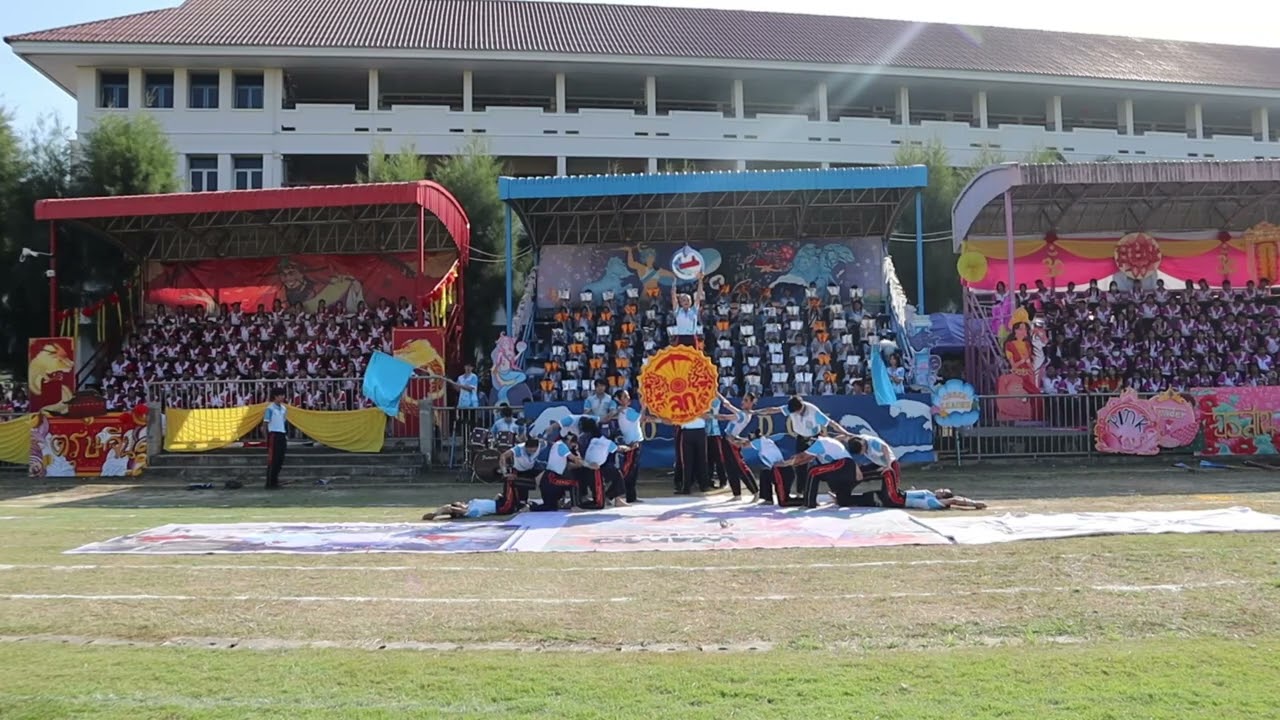 การแสดงเชียร์ลีดเดอร์ (สีฟ้า) โรงเรียนสันกำแพง