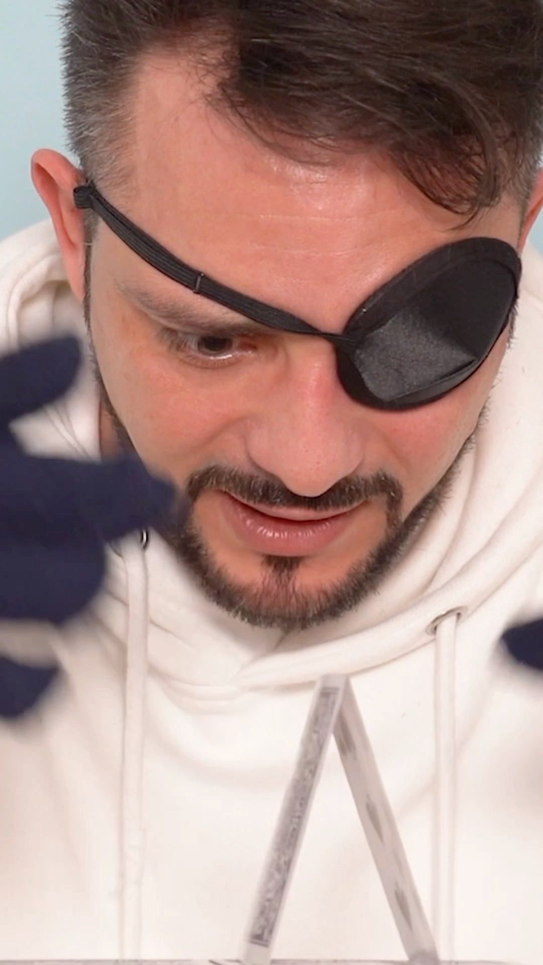#shorts Manuel Makes House of Cards #funny #comedy #cards #houseofcards #mercuri_88 #playing