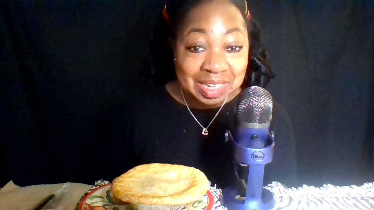 ASMR: поедание куриного пирога из KFC