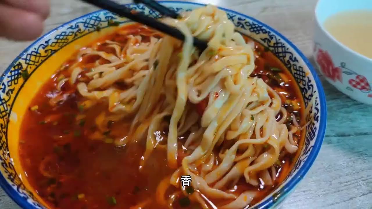 今天到秦岭深山的凤县，县城依山而建嘉陵江穿城而过，环境宜人避暑胜地#凤县 #旅行vlog #旅行 #行走山水间 #大自然 #随手拍 #秦岭 #嘉陵江源头