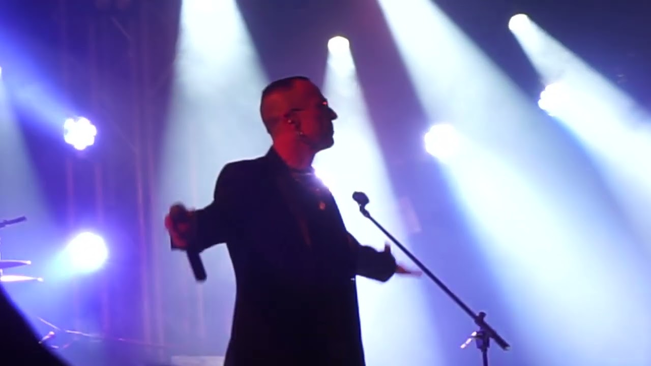 Clearway LIVE @ Bridgeway Hotel - Radio Ga Ga - Queen (cover)