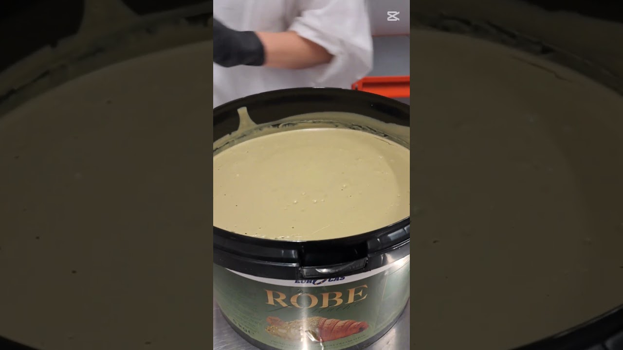 Robe Pistache - pistachio preparation for confectionery decoration 💚 - eurocas.com