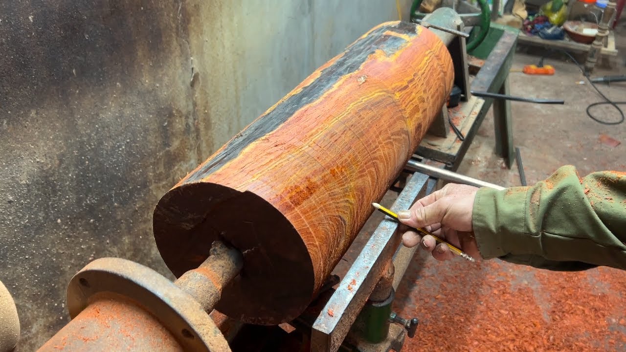 Woodworking Extremely Dangerous-Artistic Wooden Furniture//Skills For Working With Manual Wood Lathe