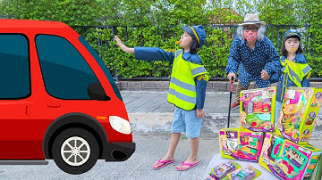 หนูยิ้มหนูแย้ม พาคนแก่ข้ามถนน