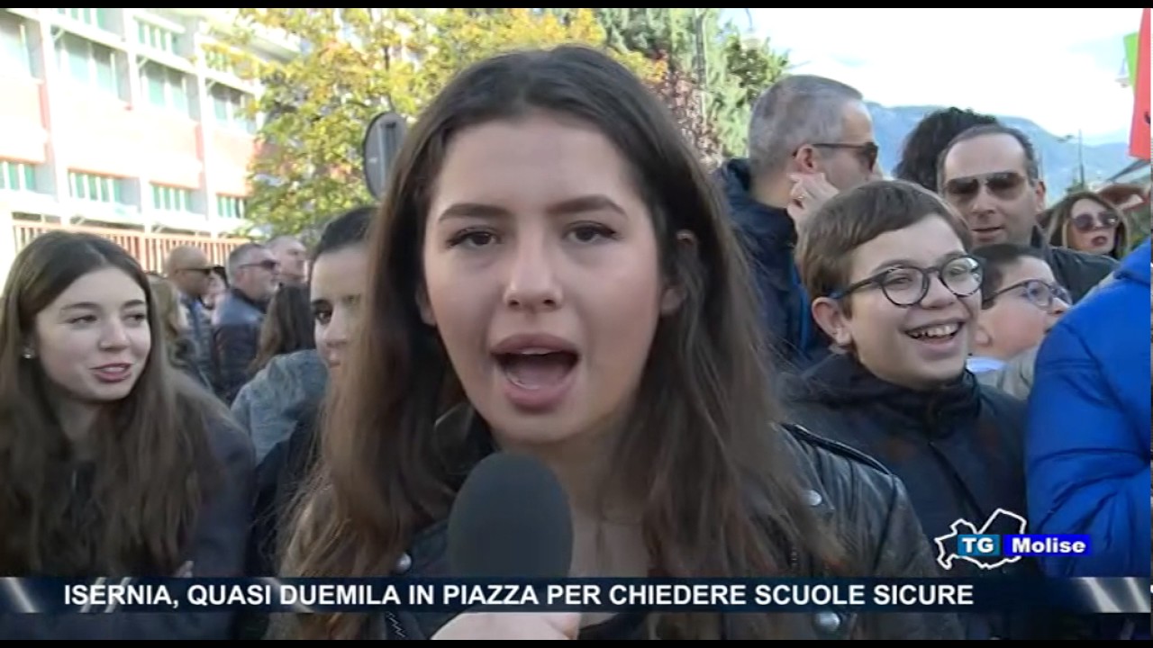 Isernia, quasi duemila in piazza per chiedere scuole sicure