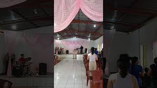 con goso celebrando con el pueblo el aniversario en la iglesia de Dios en tisma