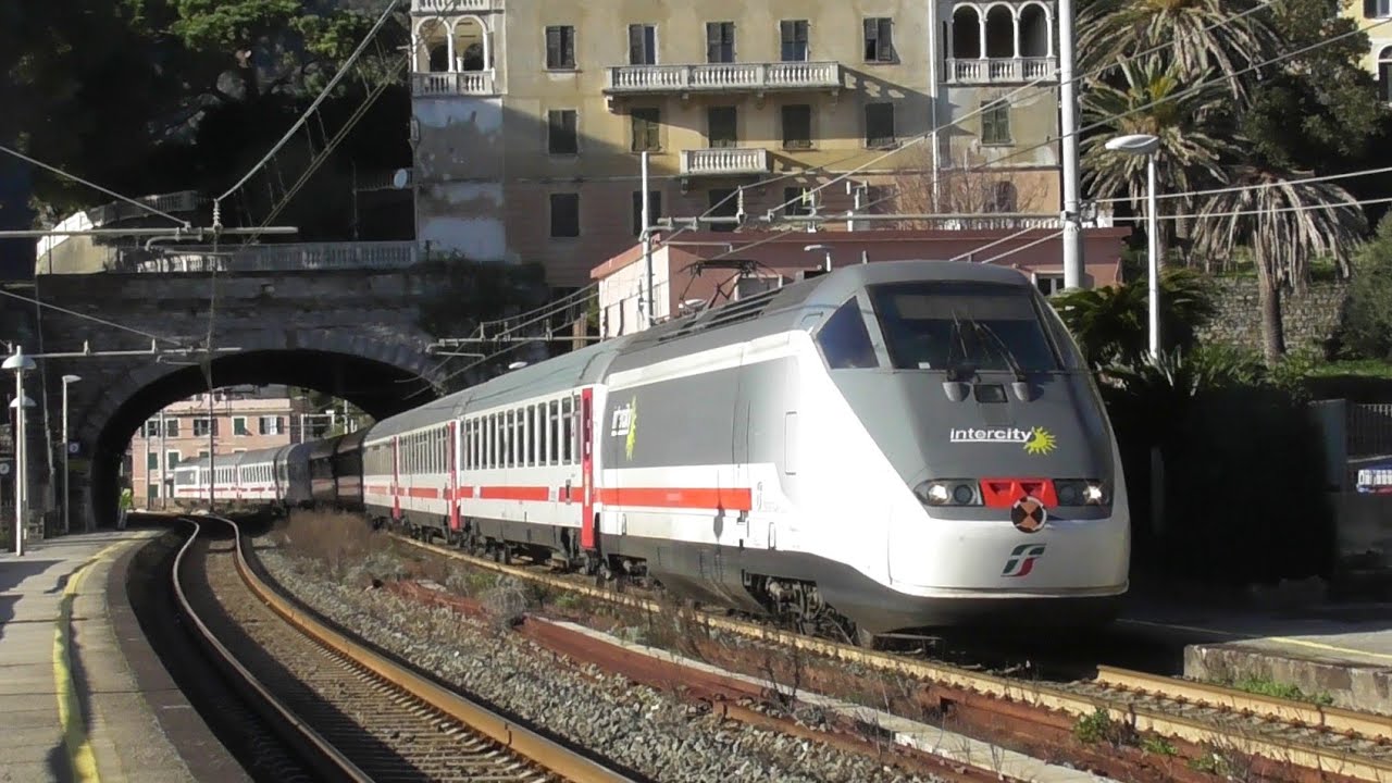 Treni di tutti i tipi tra mare e monti alla stazione di Zoagli