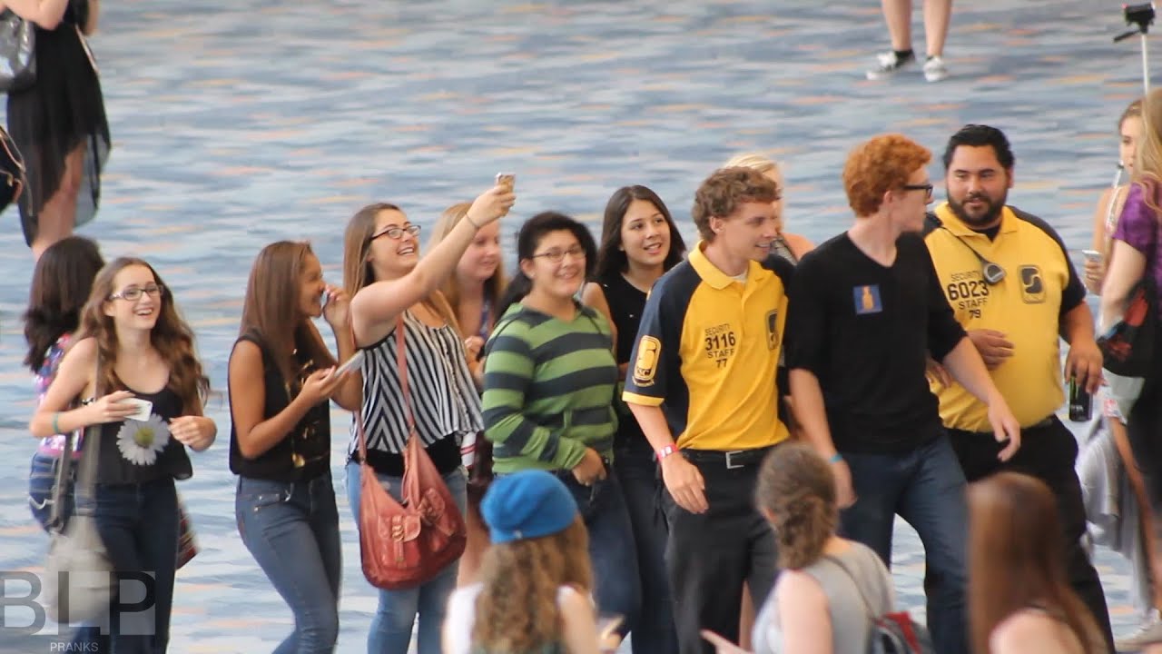 Making people think I'm famous prank at VidCon