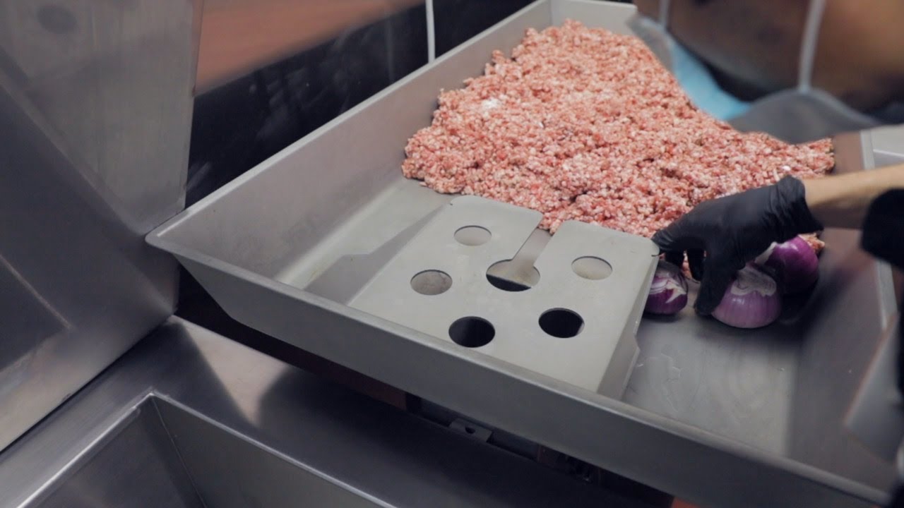 دخلنا أهم منطقة في مطعم شجرة الدر 😁 هتأكل اللحمة وانت مبسوط ومطمن | سر الصنعة مع الشيف دعاء السمنودي