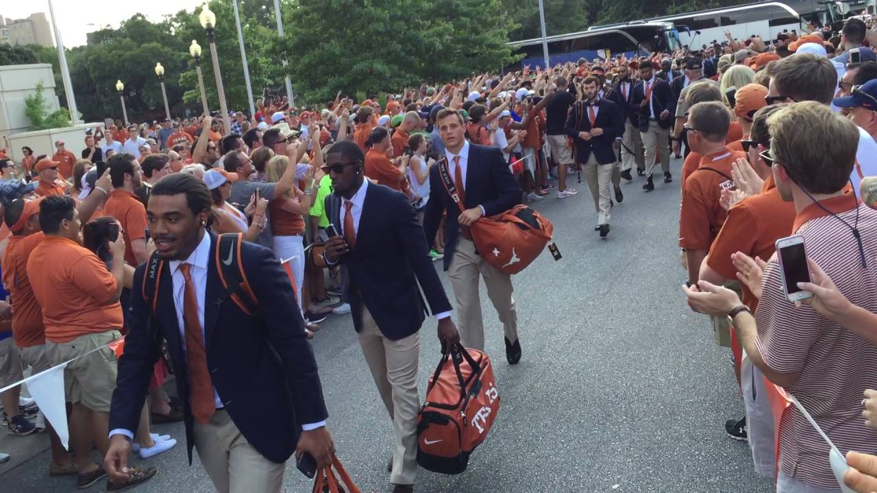University of TEXAS Football Team Line Up - YouTube