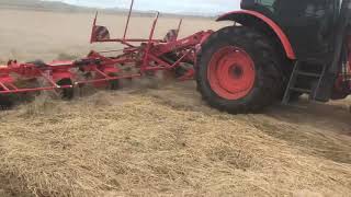 Kuhn Tedder in dry oats