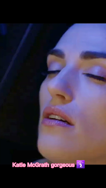 How Kara holds Lena by the handles!