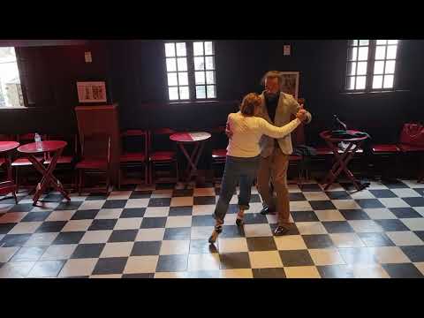 Voleio al piso Class. Aulas de Tango no Rio de Janeiro com André Carvalho na Casa do Tango RJ