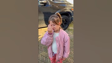 ALS JE PER ONGELUK OVER EEN KAT HEBT GEREDEN 😢