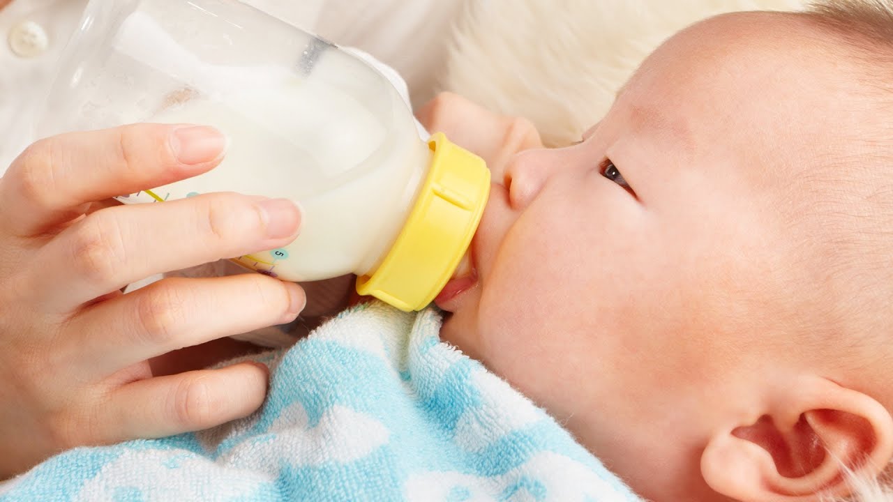 baby cries during bottle feeding