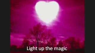 Love Shine a Light [ON-SCREEN LYRICS] Resimi