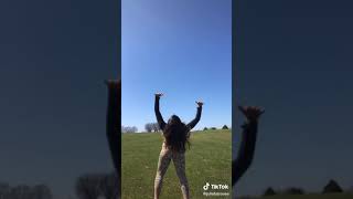 Twerk Show Yapıyor Ayakta Boşalmayın