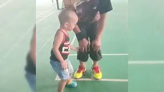 Cara ajar budak kecil main badminton