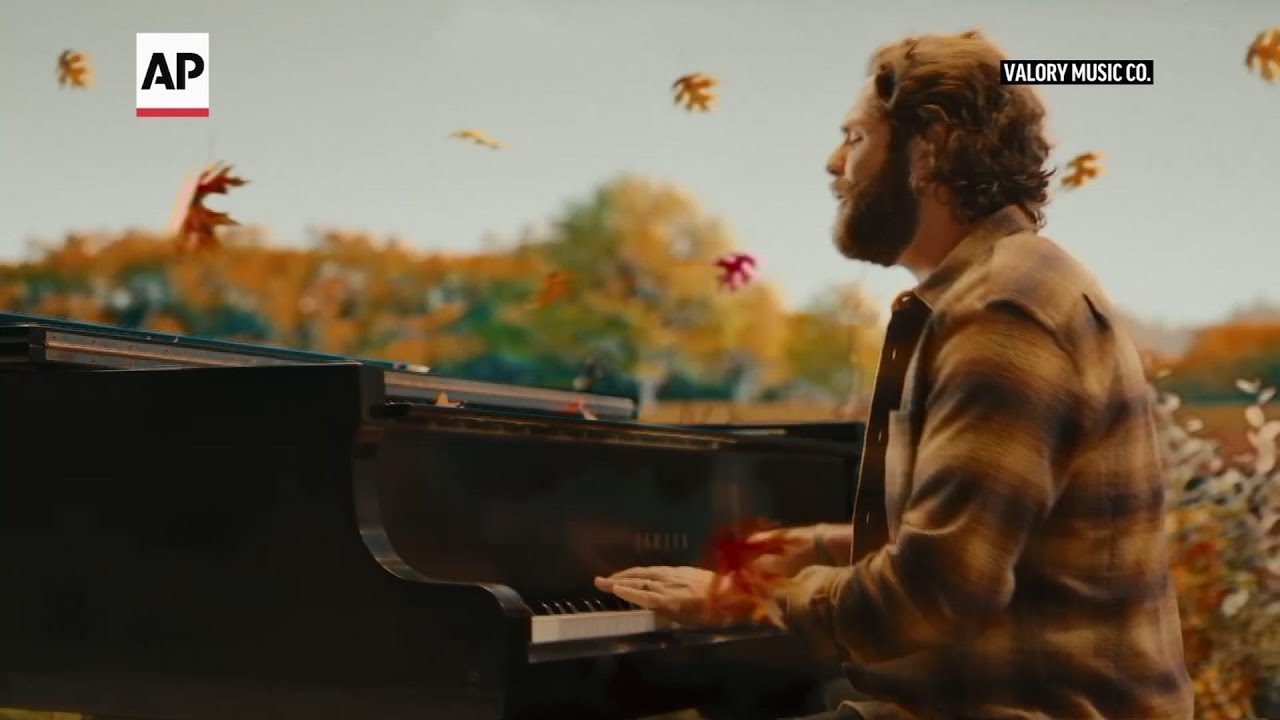 Country star Thomas Rhett doesn't want fans to think his marriage is perfect