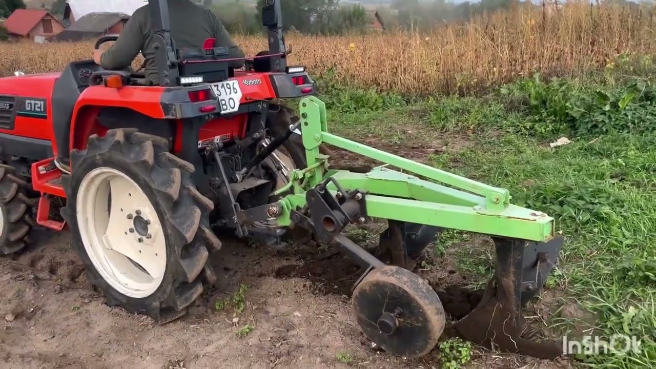 Kubota GT 21 Робота з плугом 2/25 перший раз😂