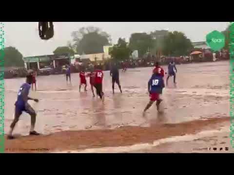 Match de Gala  Sadio Mané à Bambali avec El Hadj Diouf... Sous la pluie..