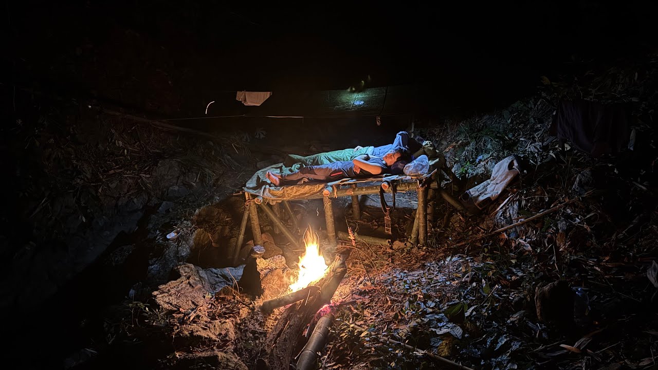 สร้างที่พัก นอนอยู่ป่า ฟังเสียงกบเขียดร้องใต้เเสงจันทร์ ธรรมชาติดีสุด!